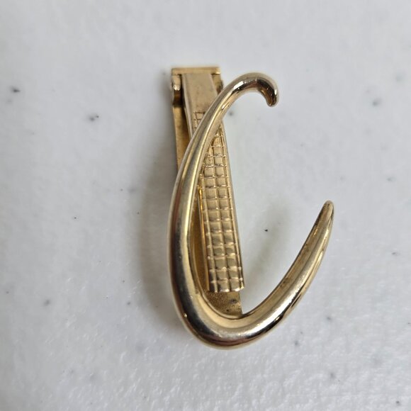Swank Letter C Tie Clip for Men Vintage Gold Tone Retro Design Swirl Initial - Picture 2 of 9